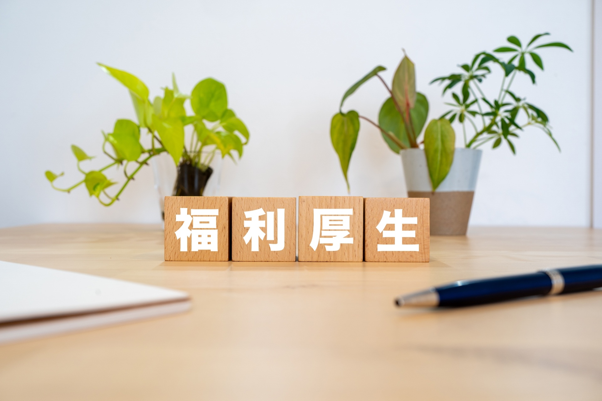 活線工事を行うスタッフ